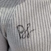 asta-maglione-gonna-jeans-autografati-lucia-bronzetti